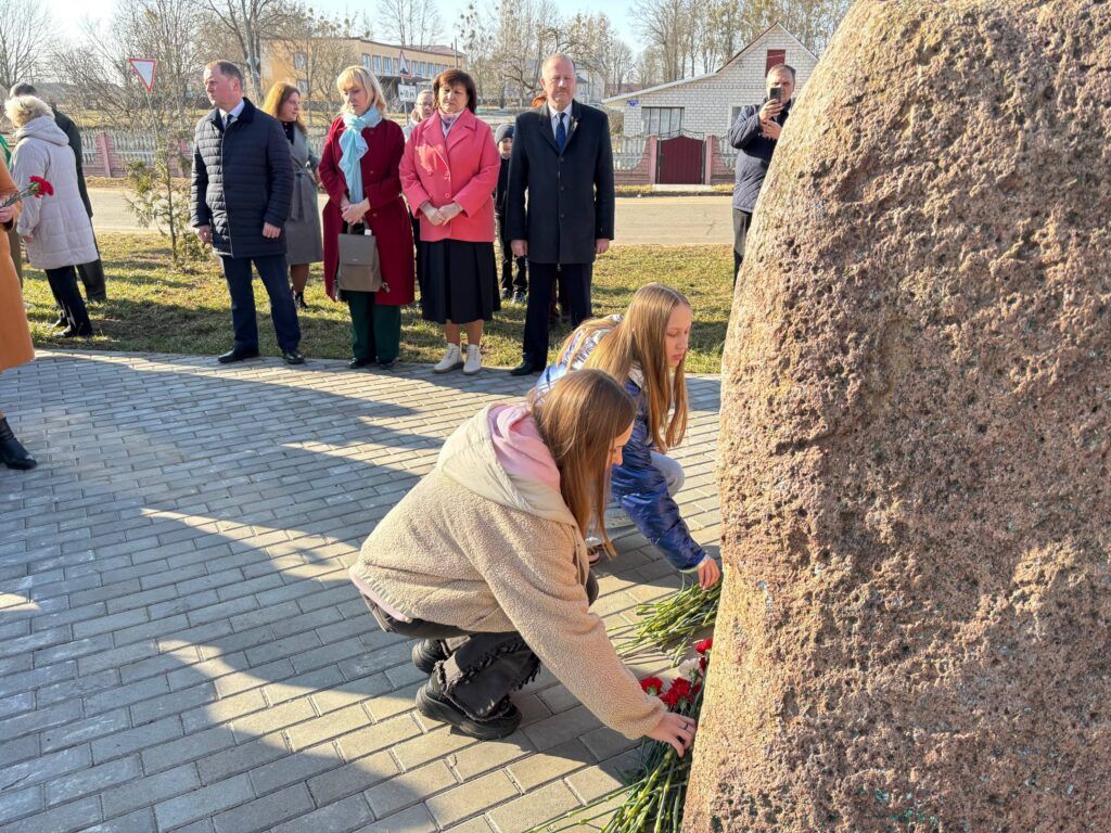 В Узде прошел митинг памяти жертв Хатыни