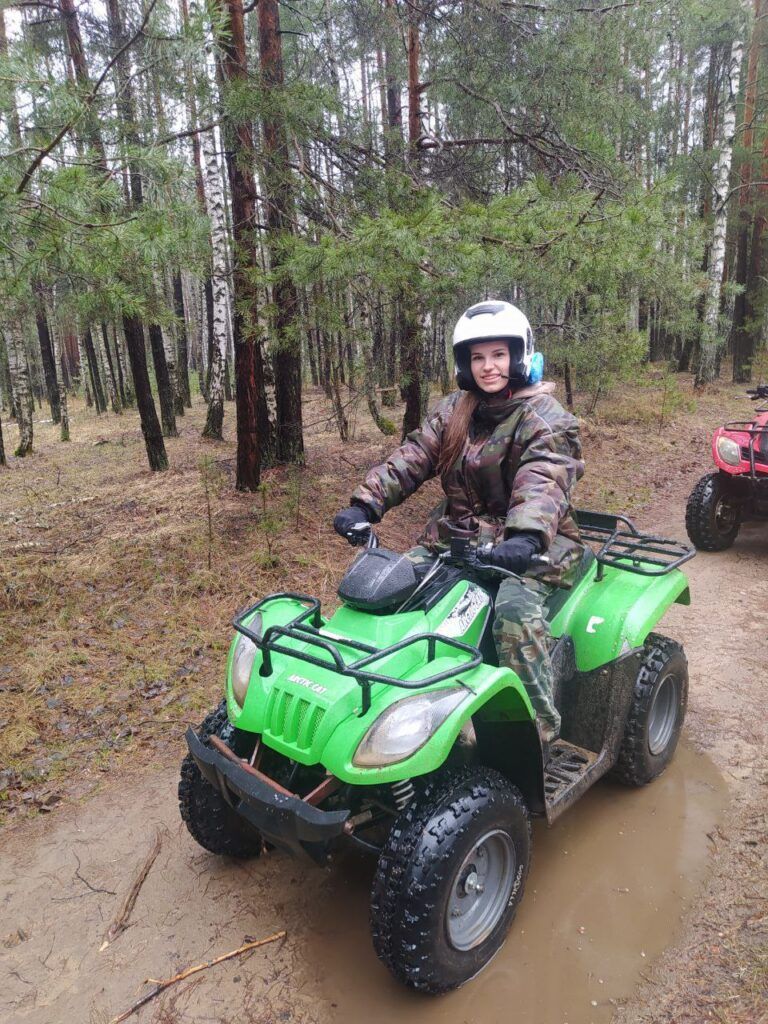 на квардроцикле