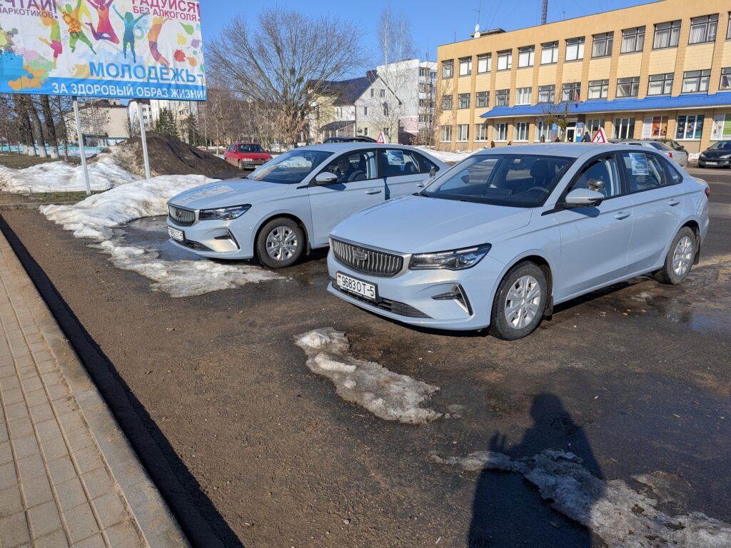 Узденский колледж набирает группу на обучение водителей. Познакомились с автомобилями и инструкторами