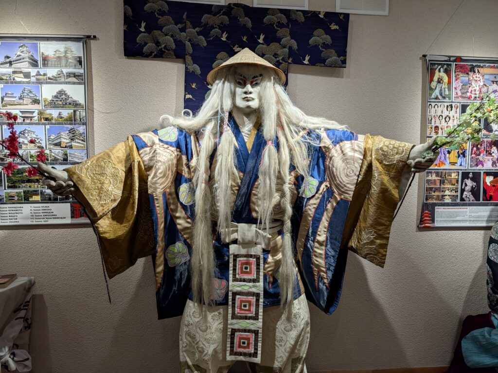 манекен японца