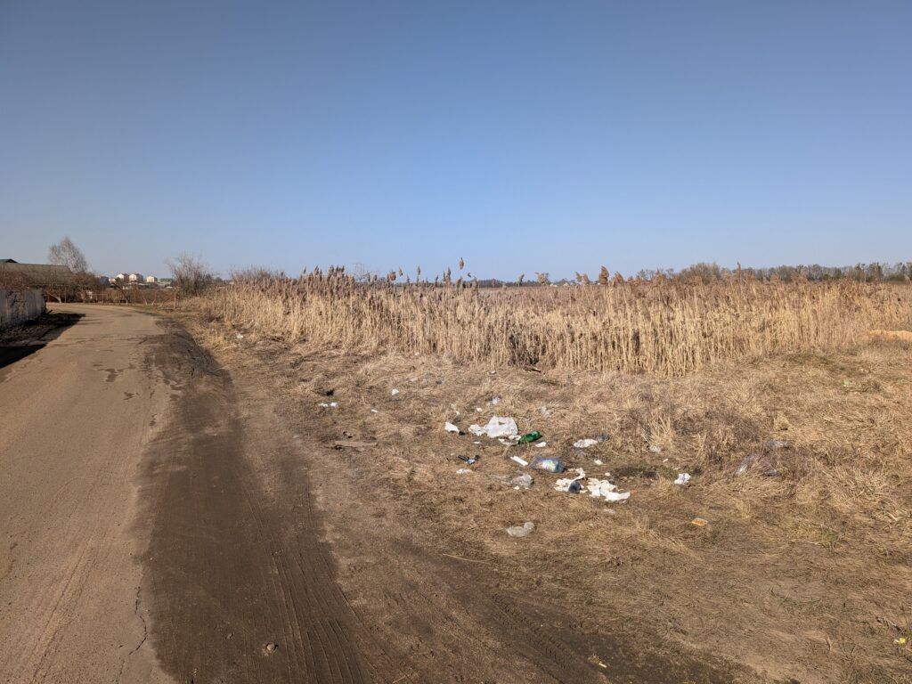 мусор у реки