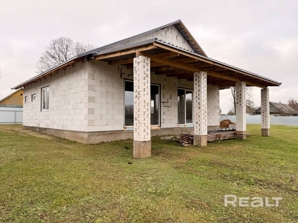 Блочный дом с прудом на участке продается в Узденском районе