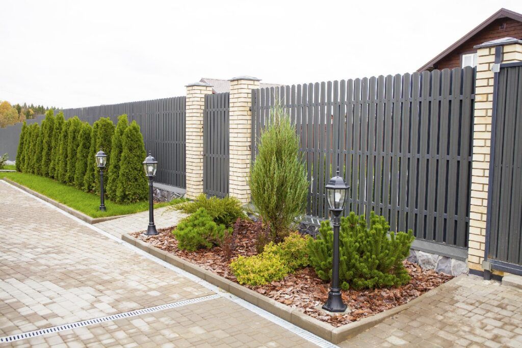 Кто и где должен убирать прилегающую территорию у частного дома