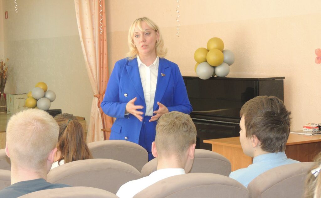 Как стать личностью, узнали узденские школьники у заместителя председателя Узденского райисполкома