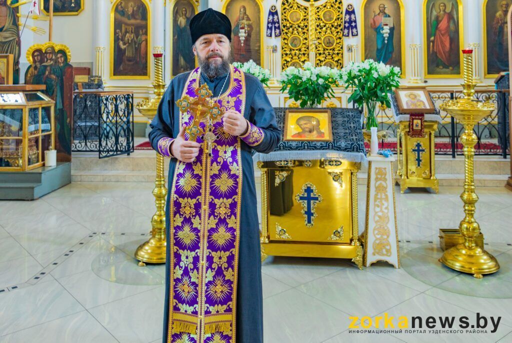 Протоиерей Григорий Черепенников поздравляет жителей Узденщины с Пасхой