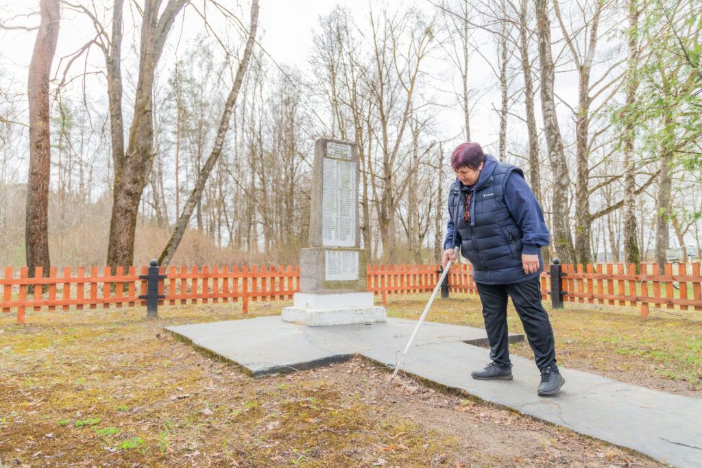 Уход за поклонным крестом и подготовка к 9 мая: кто в Стальбовщине готовит праздник