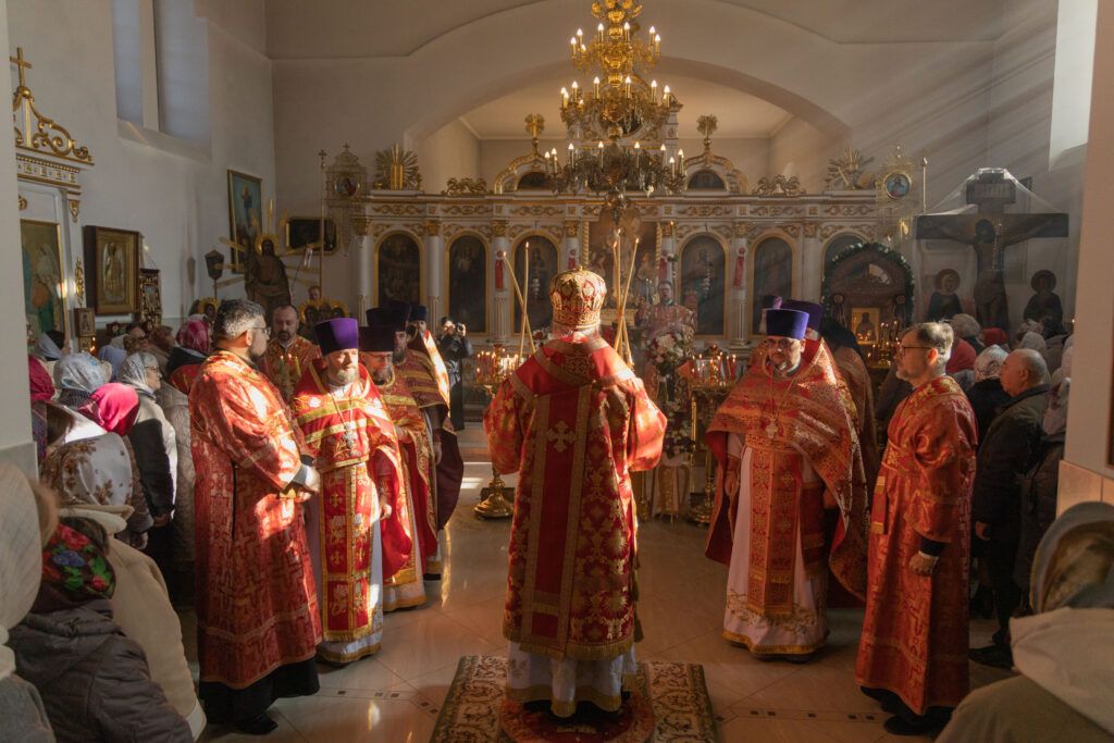 служба в храме