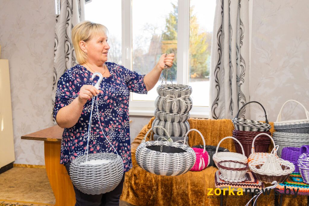 Плетение из ротанга: как мастерица из Вирково создаёт красоту своими руками