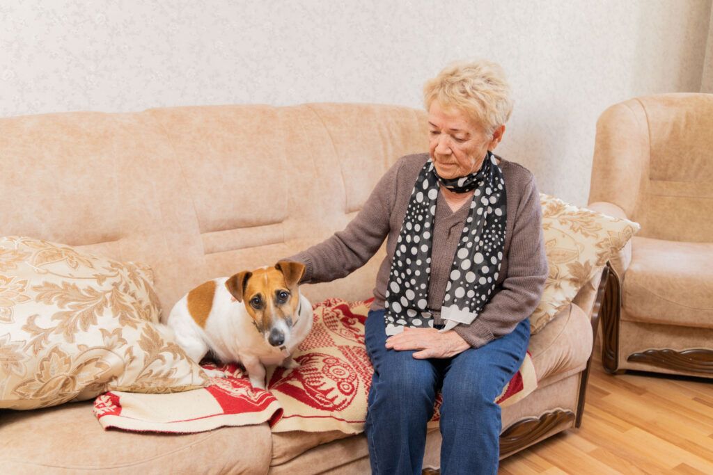 женщина с домашним питомцем