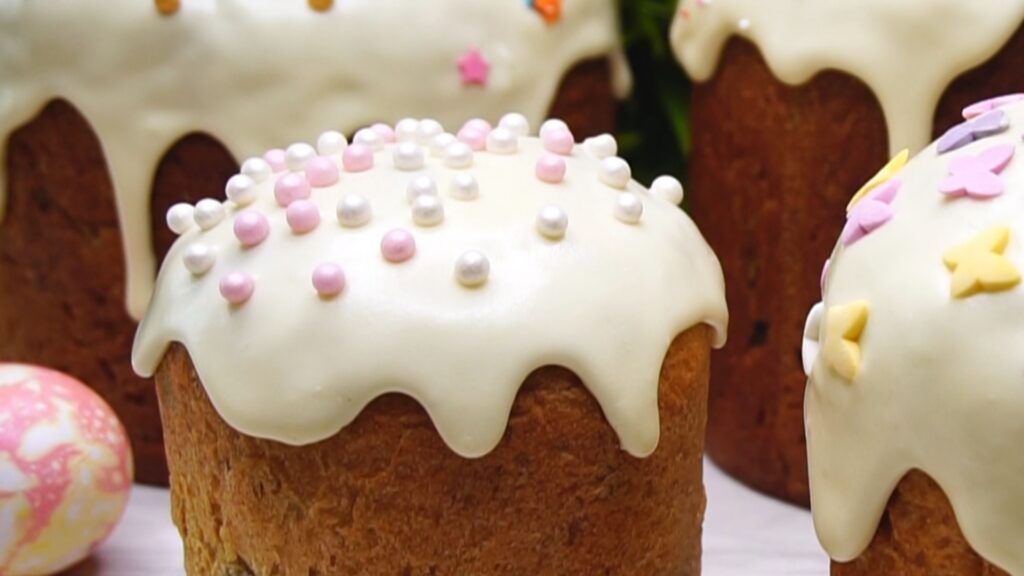 Чем покрыть кулич на Пасху: три проверенных рецепта глазури