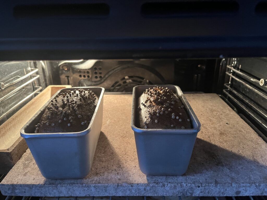 хлеб печется