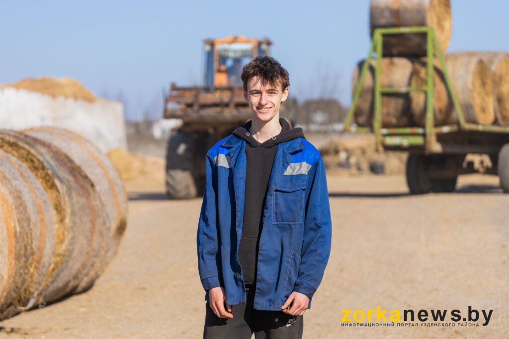 Ранние подъёмы и любовь к технике: один день молодого тракториста из Озера