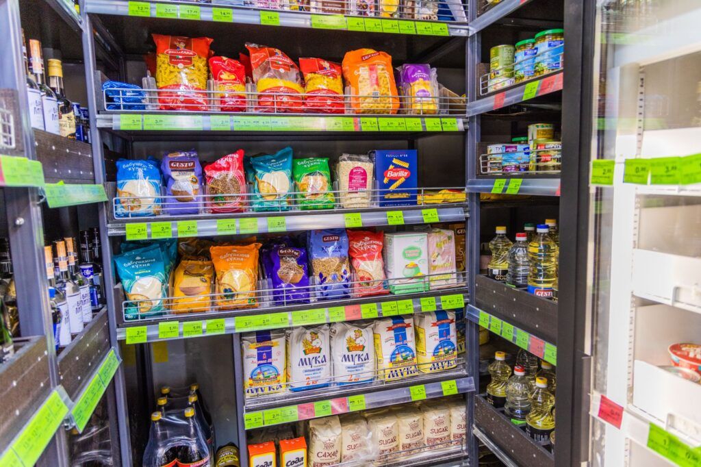 полки с продуктами