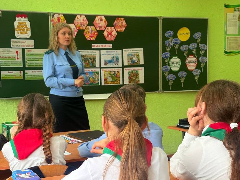 Заместитель прокурора провела урок по правам ребенка в Узденской гимназии
