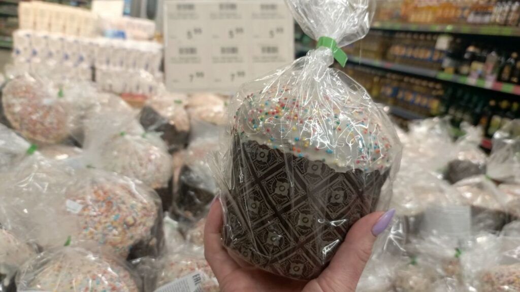 Пасхальные куличи появились в Евроопте Узды