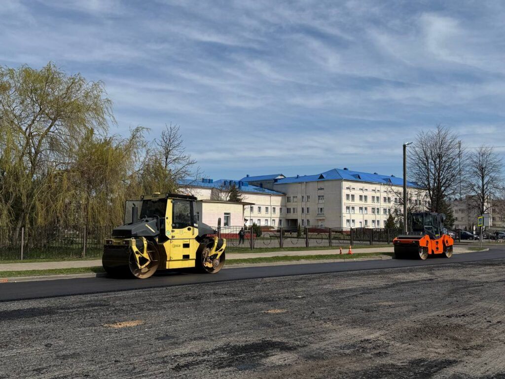 К укладке нового асфальта приступили в Узде