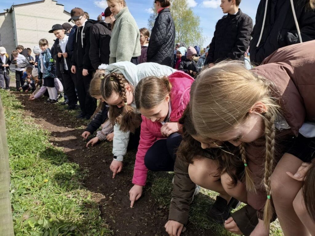 Юные экологи из Узды провели заседание клуба «ЭКОДЕЛО»