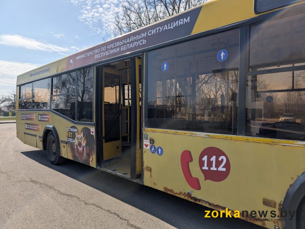автобус с наклейками МЧС