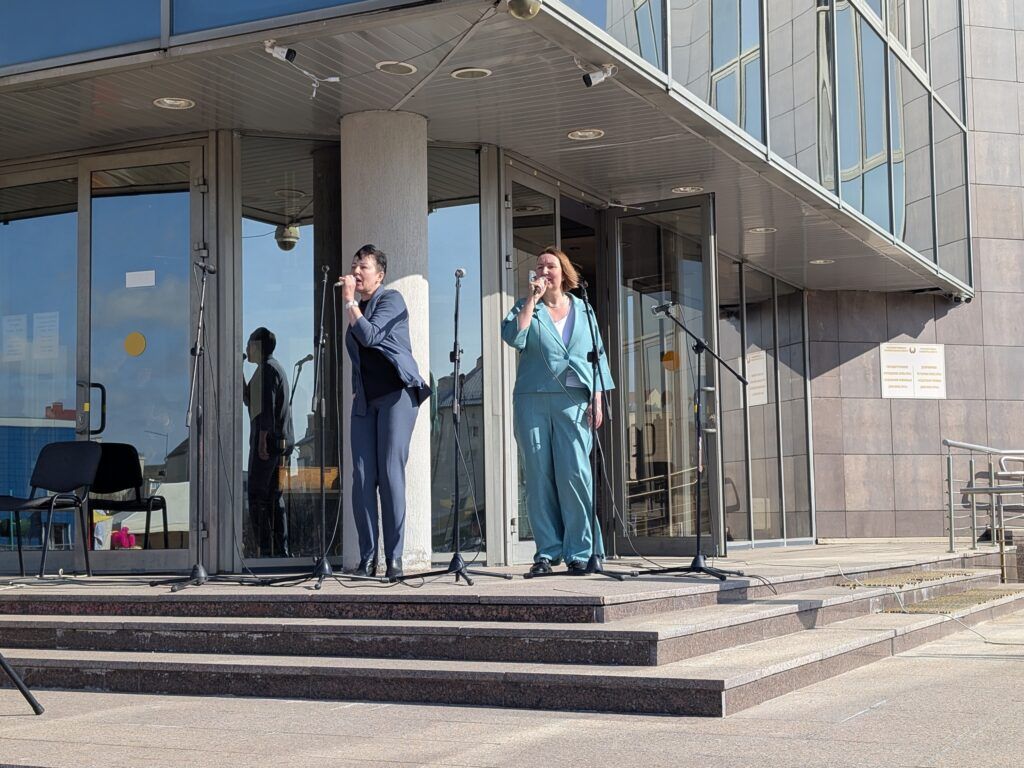 выступление на ярмарке