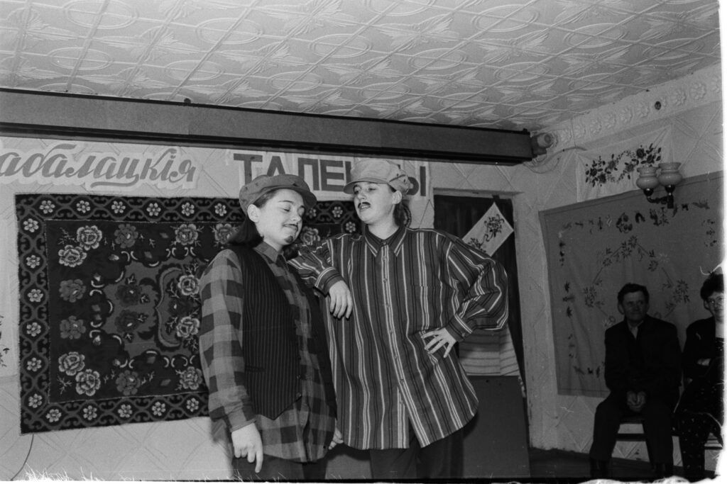 Ретрофото. На сцене — таланты