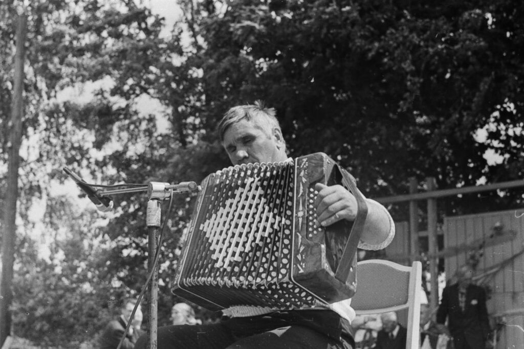 Ретрофото. Гармонист