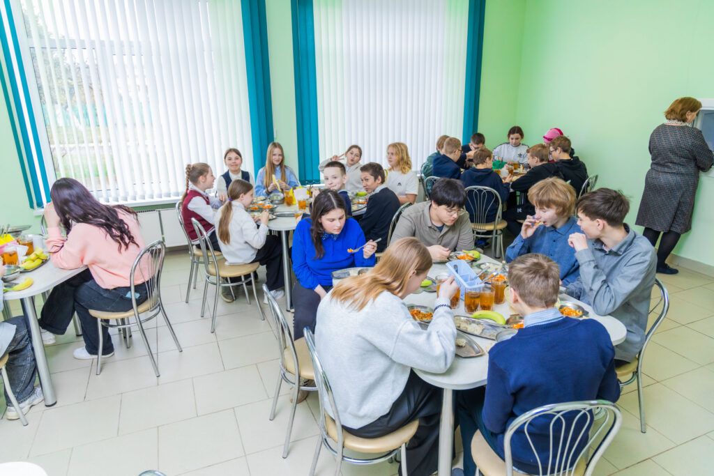 школьная столовая сельской школы
