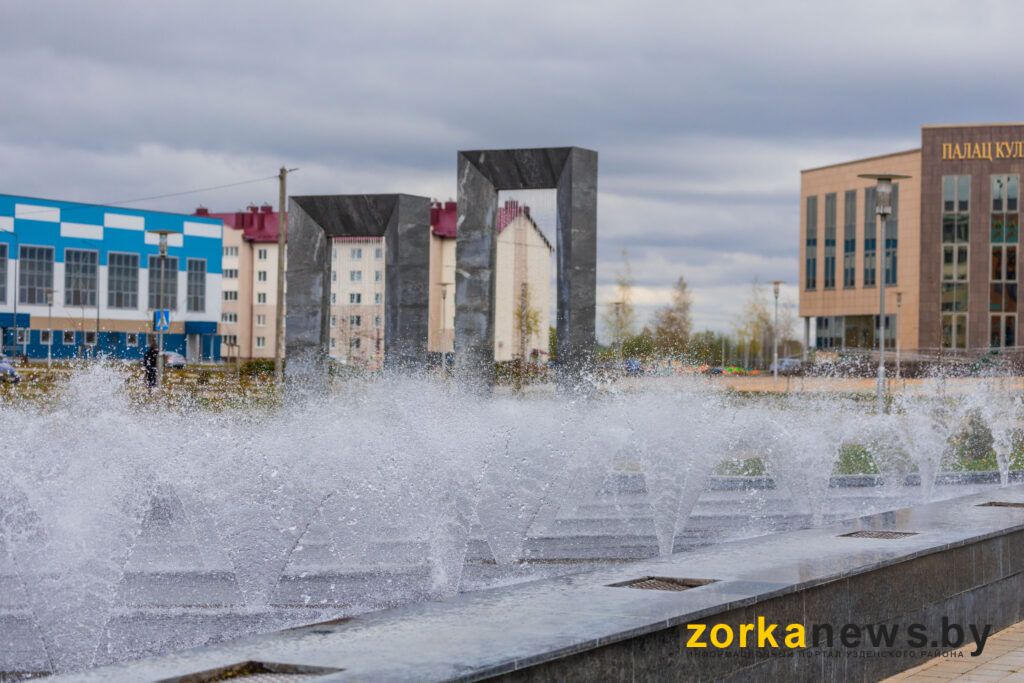 В Узде торжественно запустили фонтаны