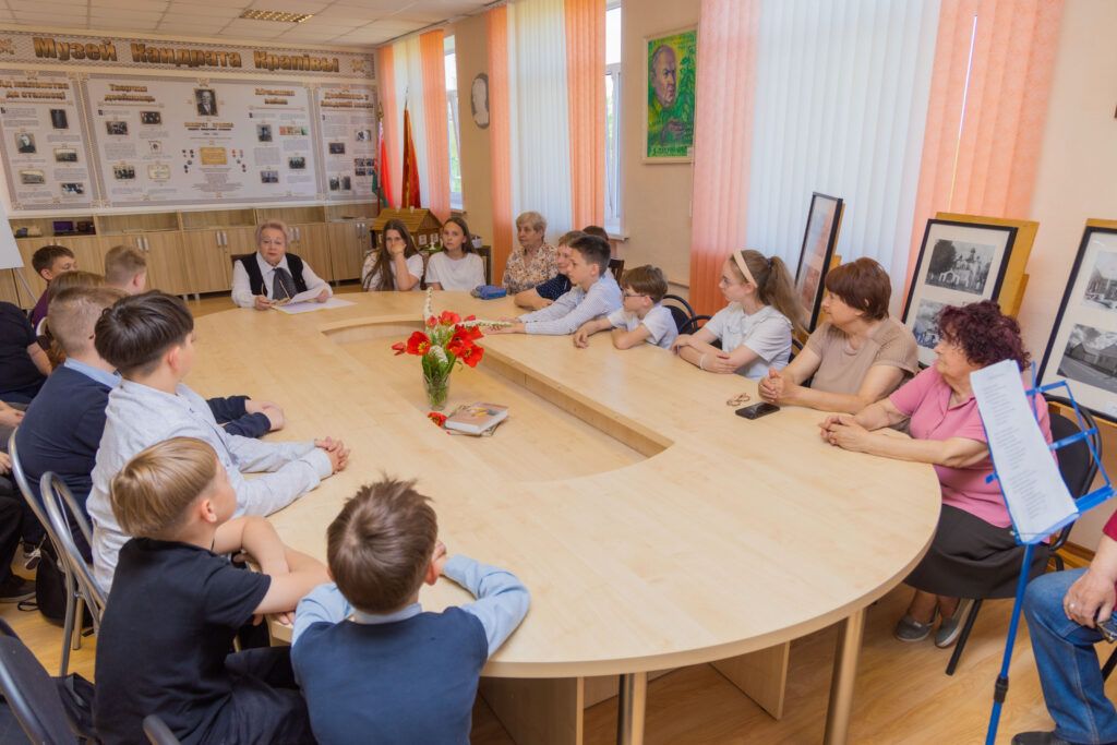 Урок мужества с членом Союза писателей Беларуси прошел в школе Узды