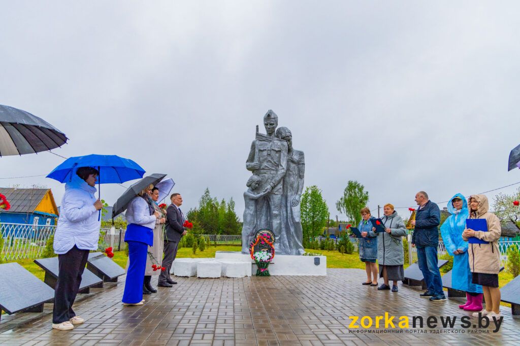 памятник в Лоше