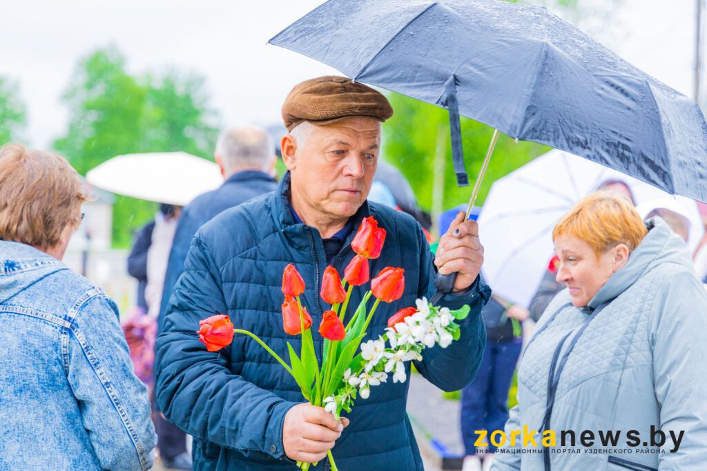 мужчина с цветами