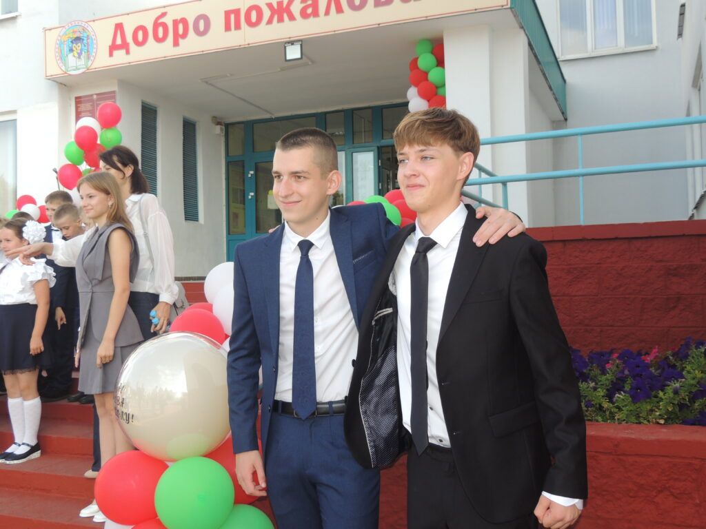 выпускники