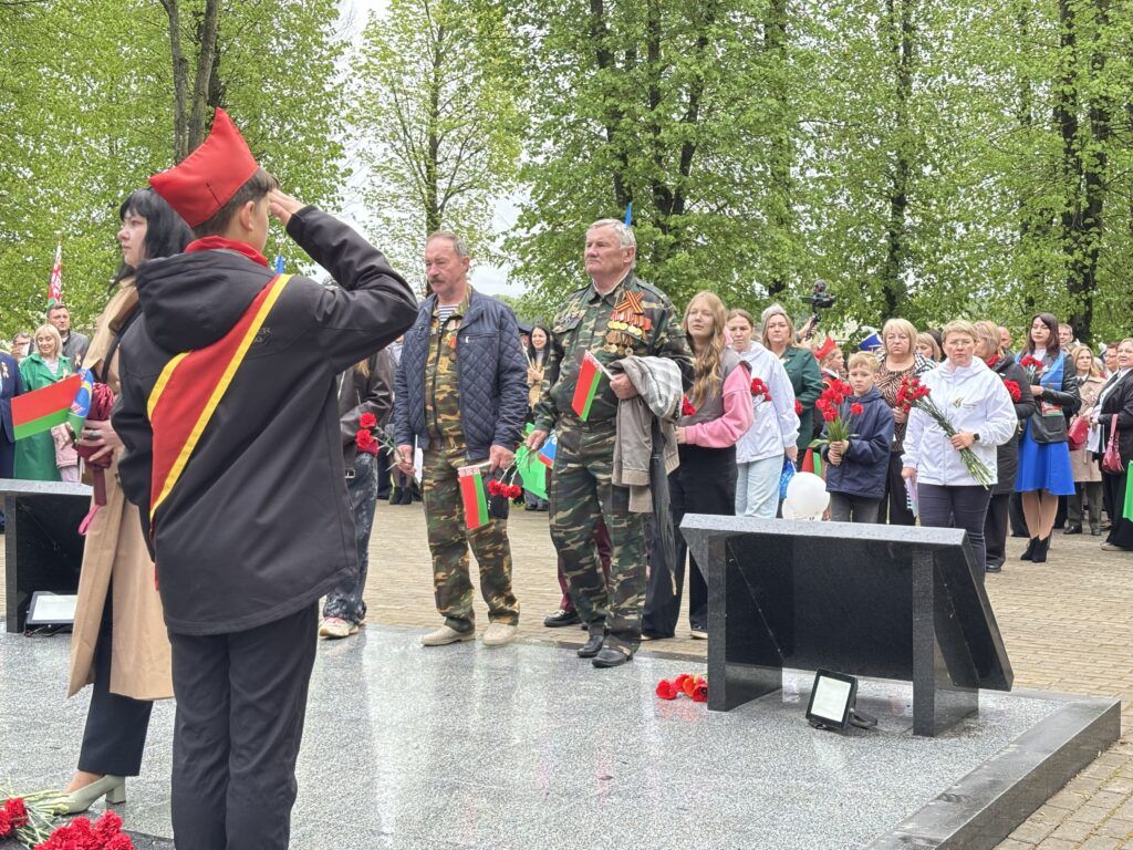 Жители Узденщины почтили память жертв войны в День Победы
