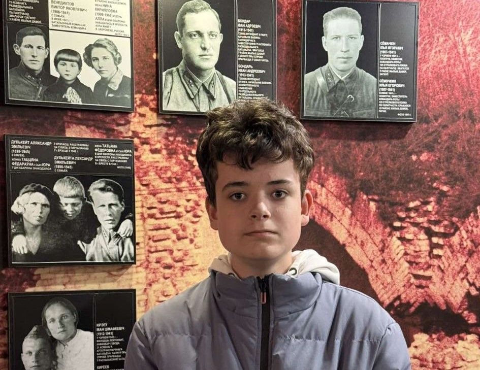 школьник в музее