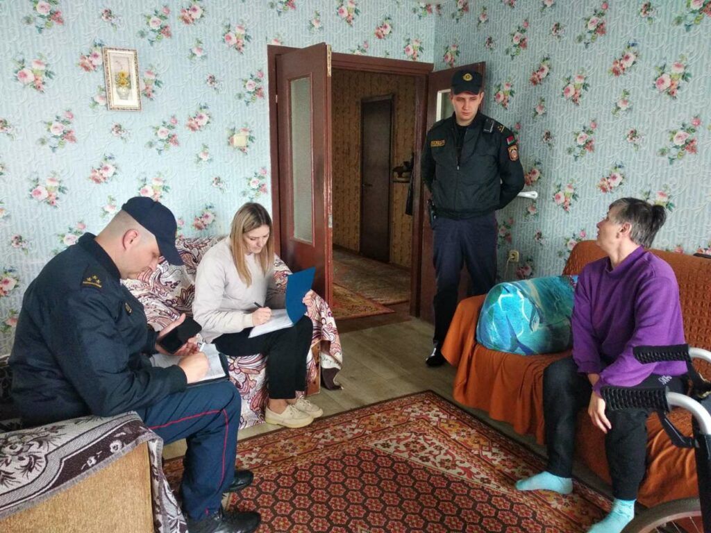 Дом без насилия. О чем напоминают сотрудники соцслужбы и райотдела милиции