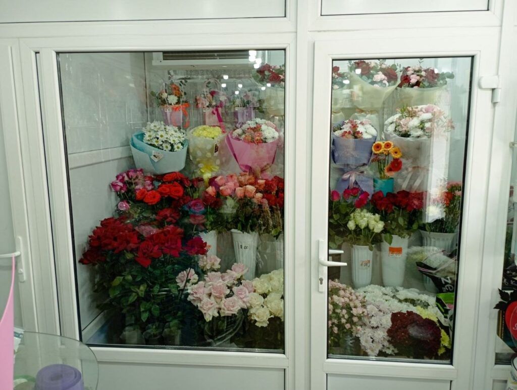 цветы в магазине