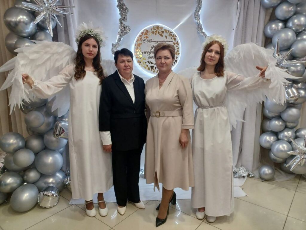 Медсестер Узденской ЦРБ наградили на празднике в Клецке
