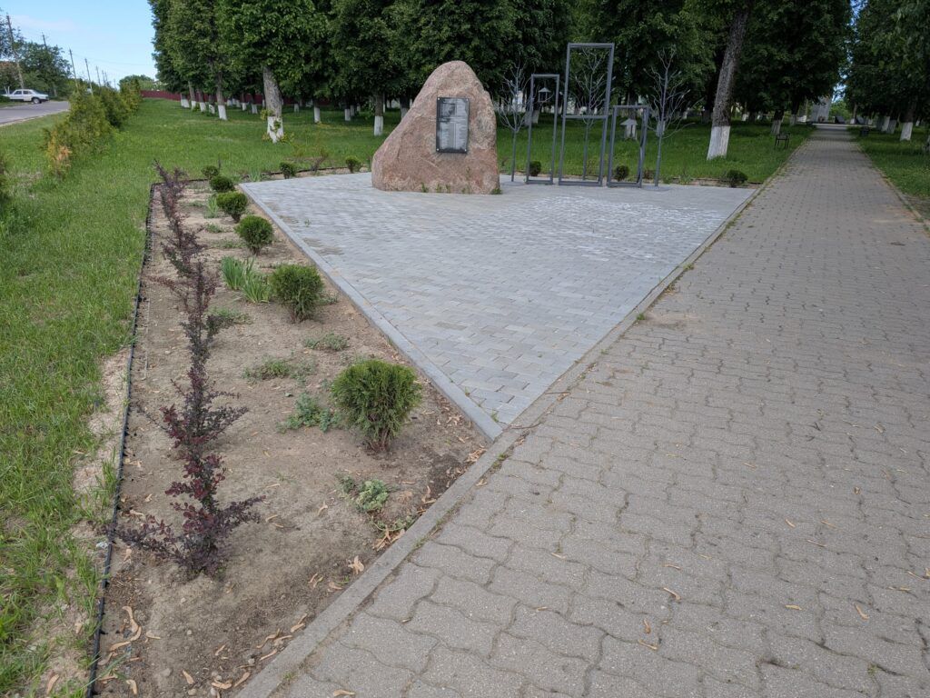 Новые цветочные клумбы появилась в Парке Победы в Узде