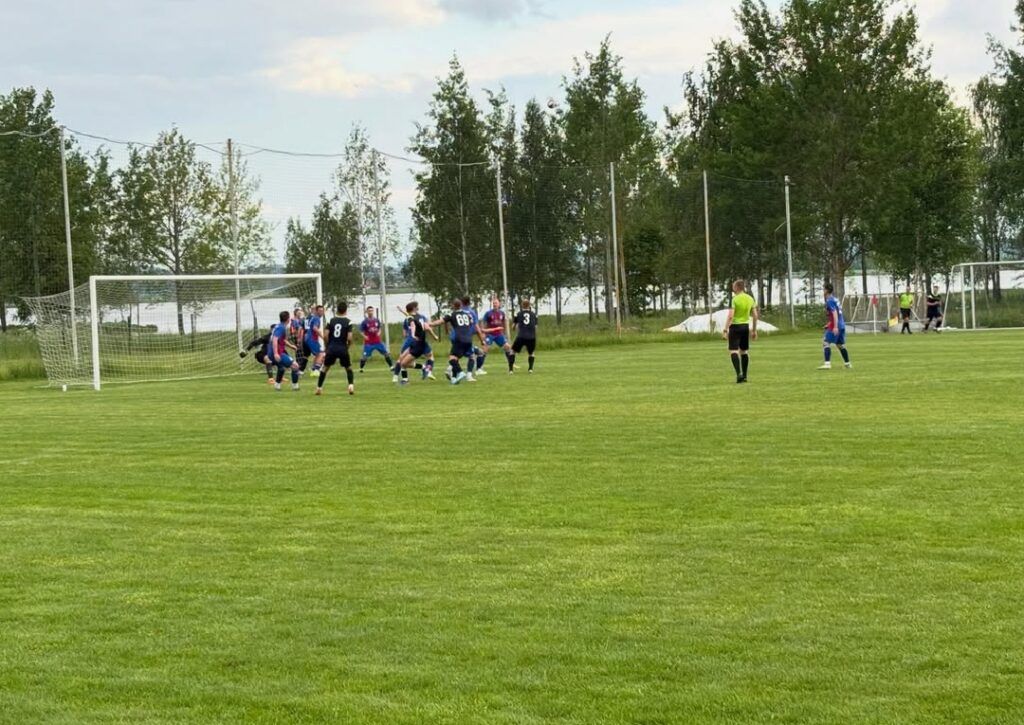 футболисты