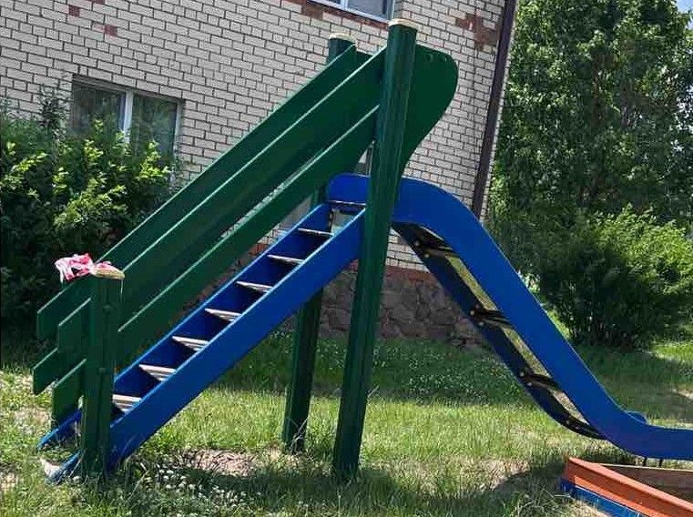 Инициатива одних – пример другим: кто благоустроил детскую площадку в Хотлянах