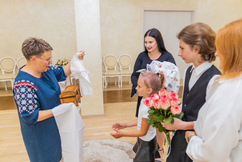 Многодетная семья из Узды получила «Бацькаву кашулю»