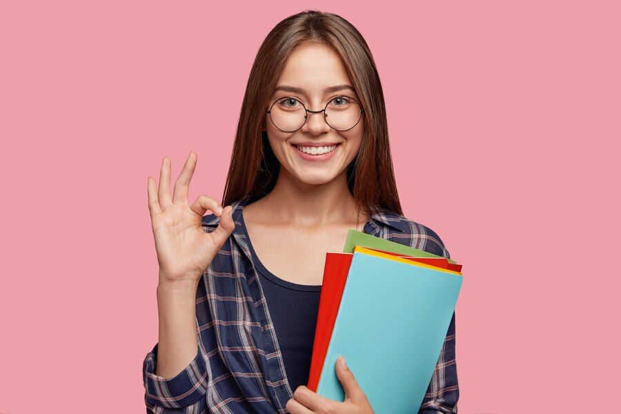 Как девушке выбрать колледж после 9 класса: востребованные специальности и перспективы