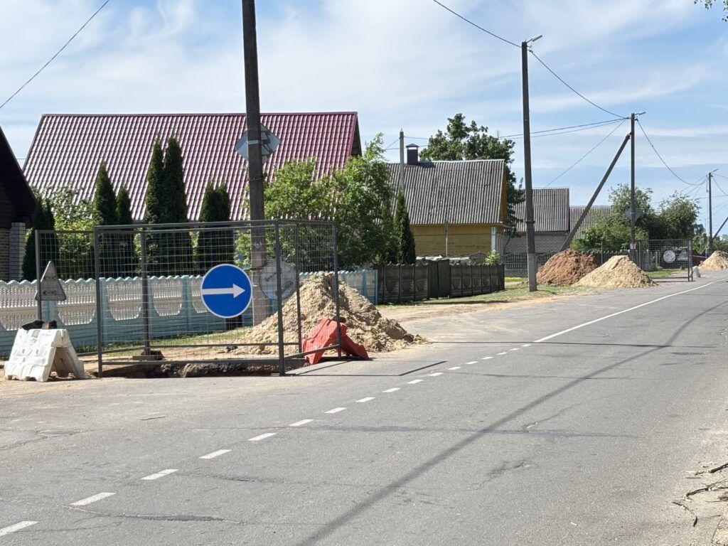 Проблемы воды и асфальта в Узде: как реконструкция на улице Первомайской решает оба вопроса