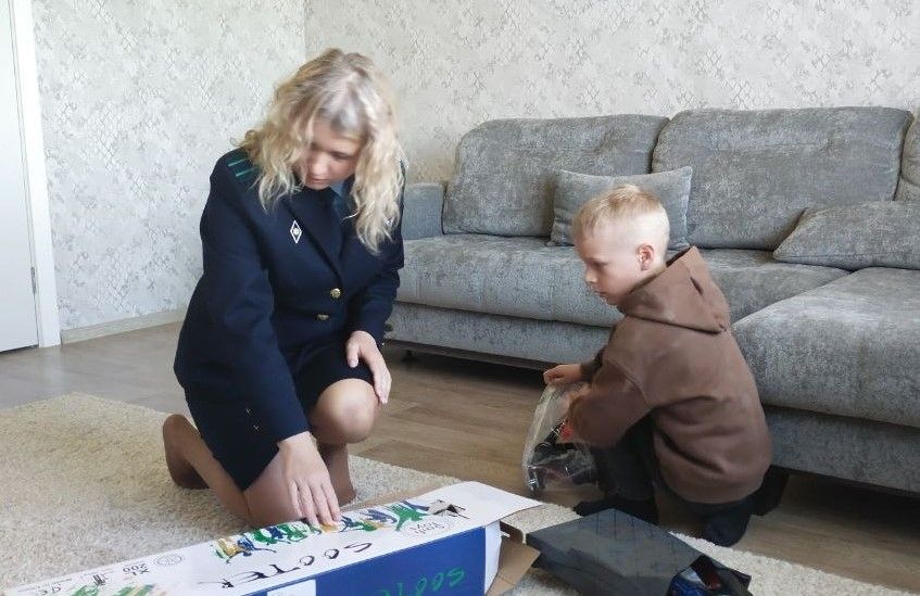 Кто получил подарок от прокуратуры Узды в день защиты детей