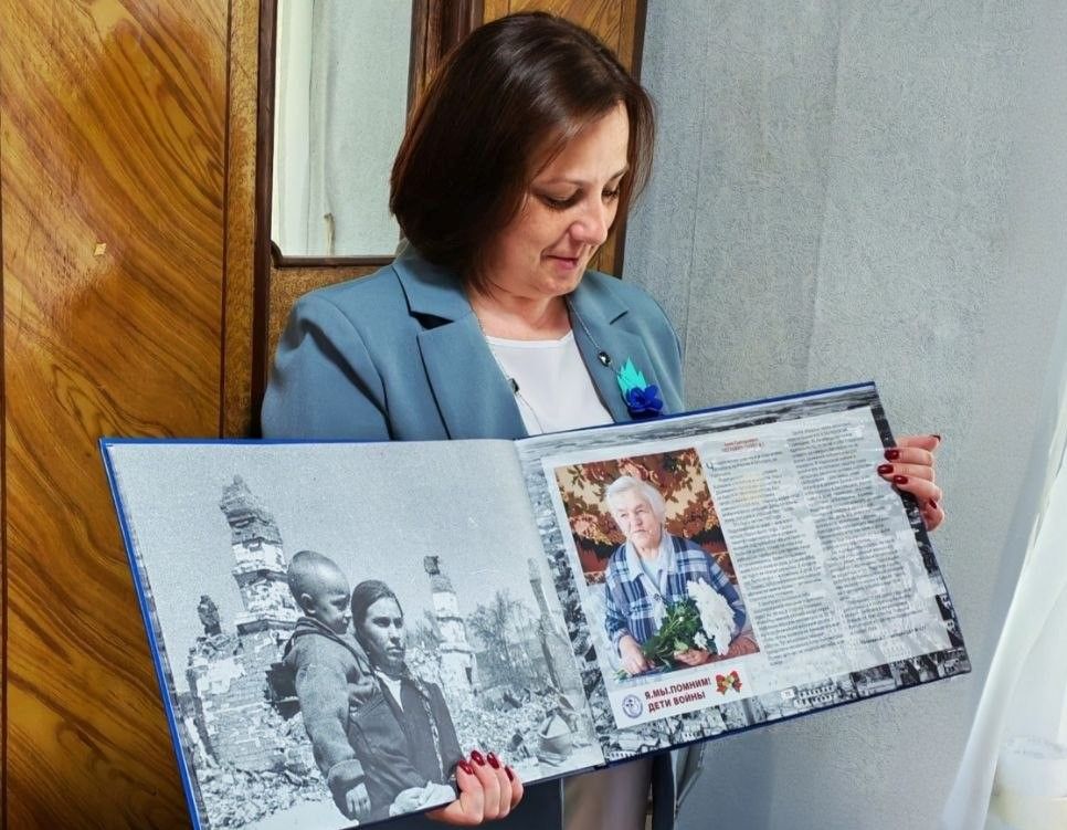 Какую книгу от Беларусбанка получила ветеран труда из Узды