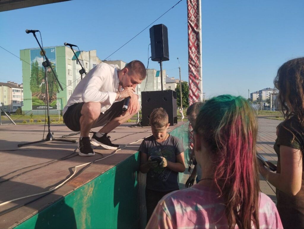ведущий