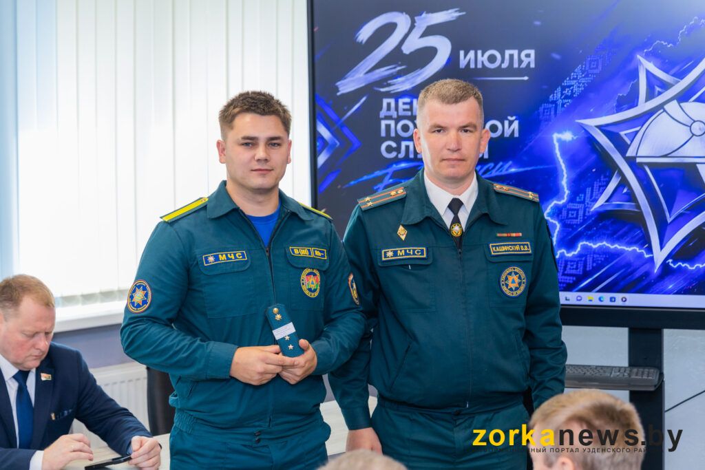 Кашинский награждает