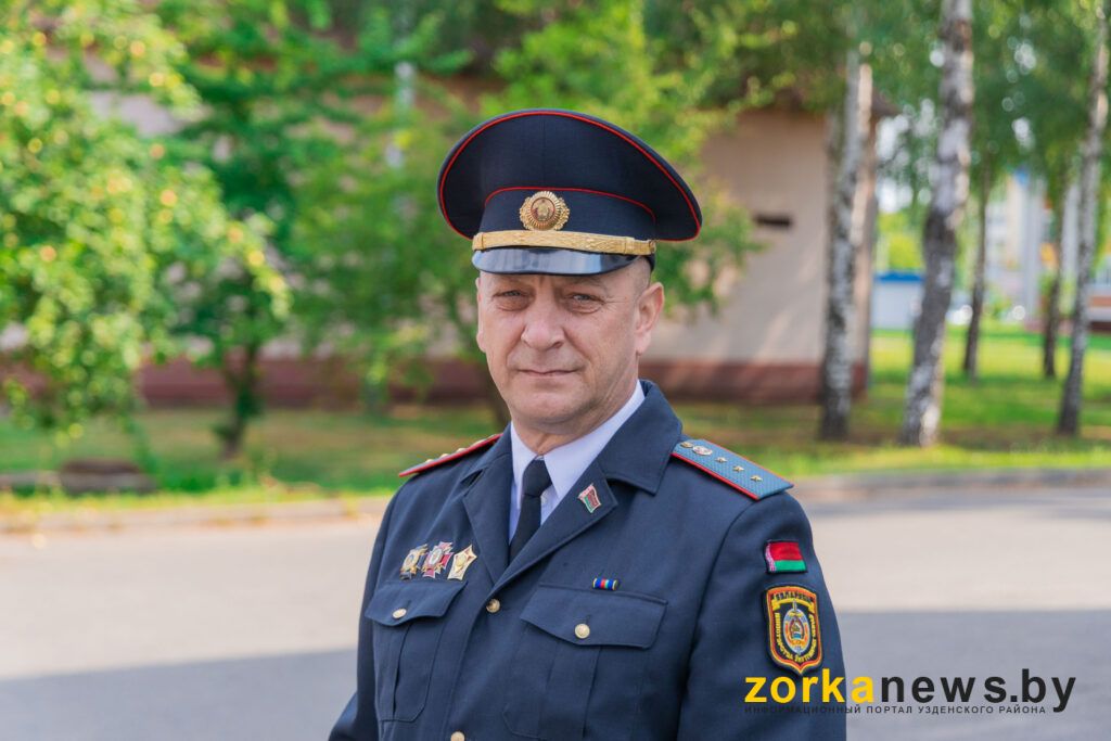 27 лет в Департаменте охраны: в Узденском районе проводили на пенсию милиционера