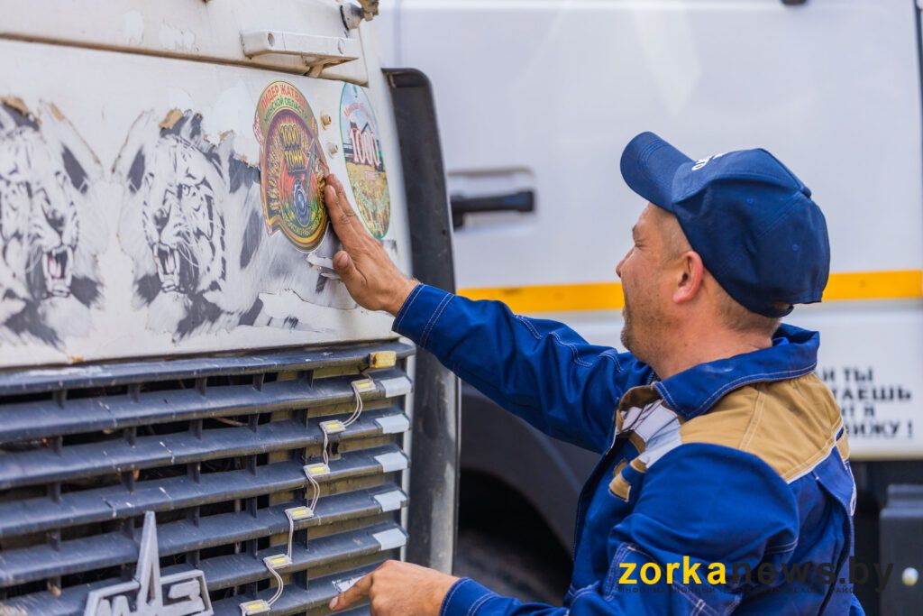 наклека на грузовик