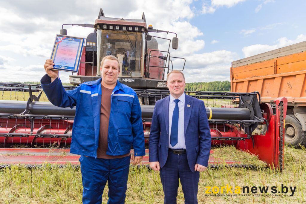 Первую тысячу тонн в Узденском районе намолотил комбайнер из Кухтич