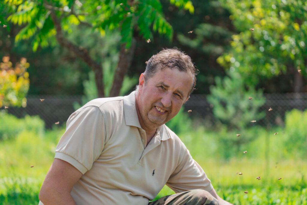 Медовых дел мастер. Как приручить пчел, узнали у пчеловода из Узденского района